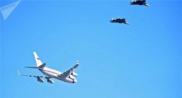6 “Bóng ma bầu trời” Su-57 hộ tống máy bay chở Tổng thống Putin - 1