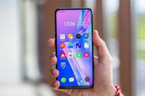 Realme X dùng tấm nền màn hình AMOLED kích thước 6,53 inch, độ phân giải Full HD Plus (2.340x1.080 pixel), mật độ điểm ảnh 394 ppi. Màn hình này được chia theo tỷ lệ 19,5:9, bảo vệ bởi kính cường lực Corning Gorilla Glass 5, chiếm 91,2% diện tích mặt trước.