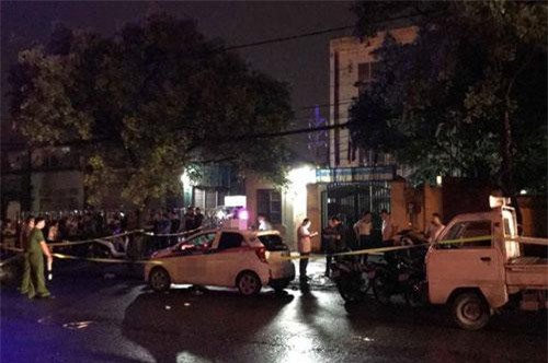 Hà Nội: Nữ tài xế bị người đàn ông đâm liên tiếp trên xe taxi