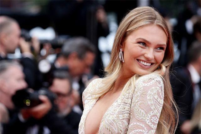 Thiên thần nội y Romee Strijd sexy trên thảm đỏ
