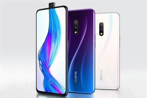 Realme X có 2 màu Steam White, Punk Blue. Máy được bán ra ở Trung Quốc từ ngày 20/5 tới. Giá của phiên bản RAM 4 GB/ROM 64 GB là 1.499 Nhân dân tệ (tương đương 5,07 triệu đồng). Phiên bản RAM 6 GB/ROM 64 GB có giá 1.599 Nhân dân tệ (5,41 triệu đồng). Nếu muốn sở hữu bản RAM 8 GB/ROM 128 GB, khách hàng phải đầu tư 1.799 Nhân dân tệ (6,08 triệu đồng).