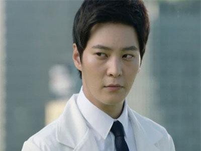 Hễ vợ làm gì không vừa ý là lớn tiếng quát mắng, chồng như sực tỉnh khi nghe câu đáp trả ngô nghê của con trai