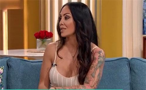 CLIP: Người mẫu Jenna Thompson "ế" vì quá gợi cảm