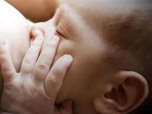 Làm sao để biết con bạn bú no hay chưa?