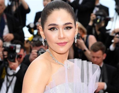 Kiều nữ hàng hiệu nổi tiếng Thái Lan Araya Hargate hút hồn tại Cannes