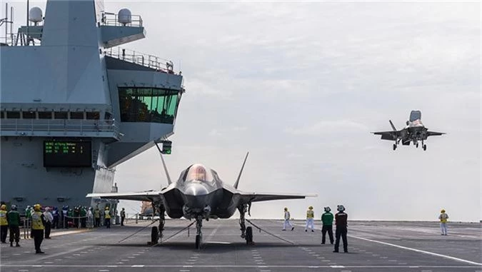 F-35 My lan dau tien ha canh len tau san bay nuoc ngoai-Hinh-8