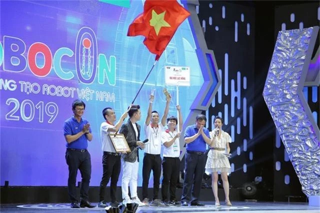 Phần thưởng cho các đội tuyển chiến thắng tại Robocon Việt Nam 2019 là gì? - Ảnh 1.