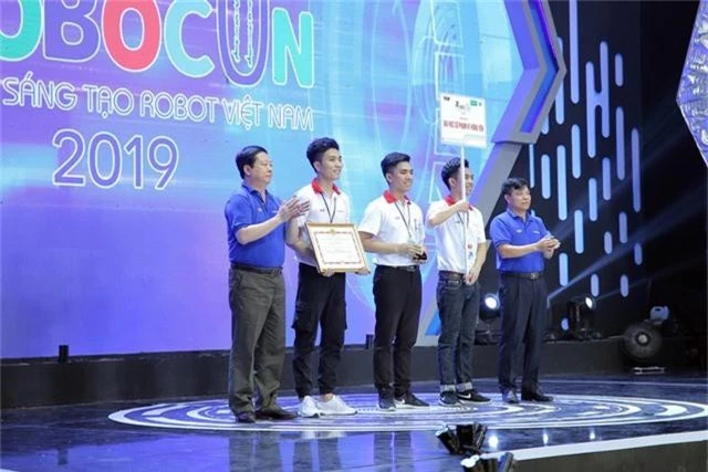 Phần thưởng cho các đội tuyển chiến thắng tại Robocon Việt Nam 2019 là gì? - Ảnh 2.