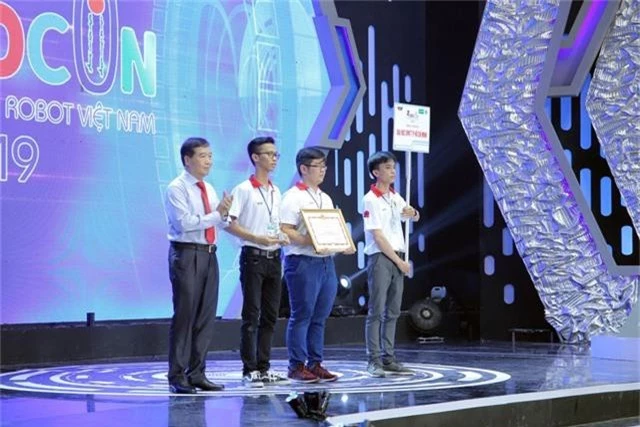 Phần thưởng cho các đội tuyển chiến thắng tại Robocon Việt Nam 2019 là gì? - Ảnh 4.