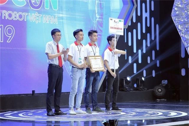 Phần thưởng cho các đội tuyển chiến thắng tại Robocon Việt Nam 2019 là gì? - Ảnh 5.