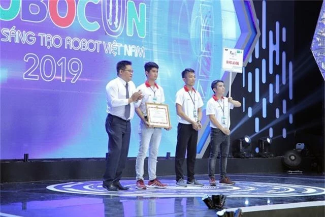 Phần thưởng cho các đội tuyển chiến thắng tại Robocon Việt Nam 2019 là gì? - Ảnh 6.