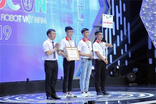 Phần thưởng cho các đội tuyển chiến thắng tại Robocon Việt Nam 2019 là gì? - Ảnh 7.