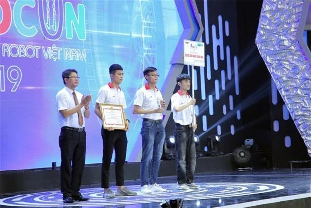 Phần thưởng cho các đội tuyển chiến thắng tại Robocon Việt Nam 2019 là gì? - Ảnh 8.