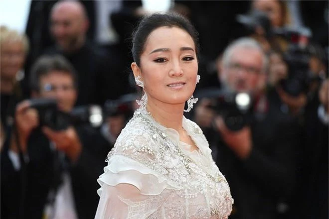 Thảm đỏ LHP Cannes 2019: Selena bức thở với vòng 1 khủng, Ella Fanning như bà hoàng bên dàn siêu mẫu Victorias Secret - Ảnh 42.