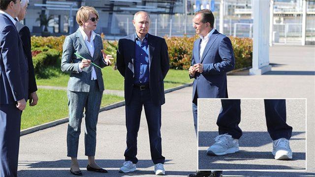 Đôi giày thời thượng gây chú ý của Tổng thống Putin