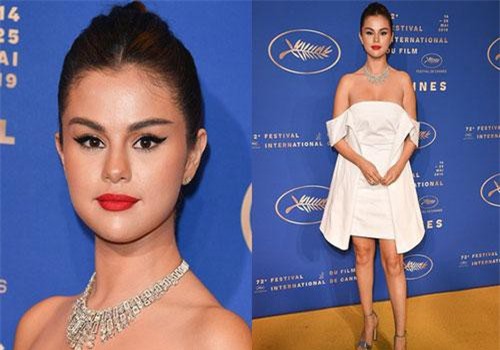 Lộng lẫy đi dự tiệc tối hậu Cannes, Selena Gomez khiến dân tình tá hỏa với gương mặt trắng phớ và chân thô