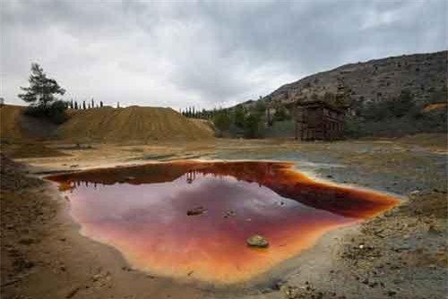 Chụp ảnh sống ảo, cô gái vô tình chụp được điều kinh dị