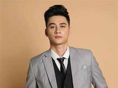 Gặp soái ca "văn võ song toàn" vừa trở thành Nam vương ĐH Kinh tế quốc dân