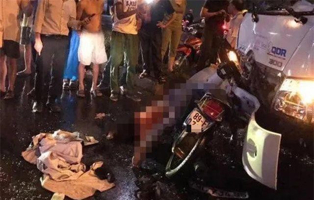 Hưng Yên: Xe máy chở 3 trẻ nhỏ va chạm với ô tô, một phụ nữ tử vong