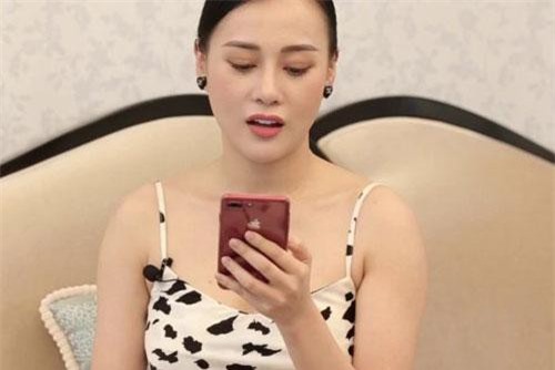 Clip: 'Quỳnh búp bê' đáp trả gay gắt với anti-fan khi bị chê vòng ba giả mà nghiện khoe