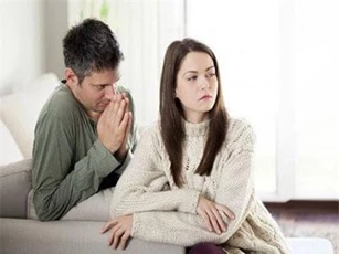Ngày sinh nhật chồng, tôi ngơ ngác khi chồng và sếp phô bày âu yếm thân mật, hỏi thì anh thú nhận hết thảy khiến tôi sửng sốt