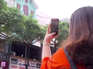 'Chuyện lạ' hoa sữa nở bung giữa nắng hè gay gắt khiến nhiều người ngạc nhiên