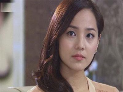 Mẹ chồng hay mỉa móc, nàng dâu chỉ im lặng cười trừ, đến đám cưới em chồng cô mới “tung chiêu” khiến bà sốc đứng sốc ngồi