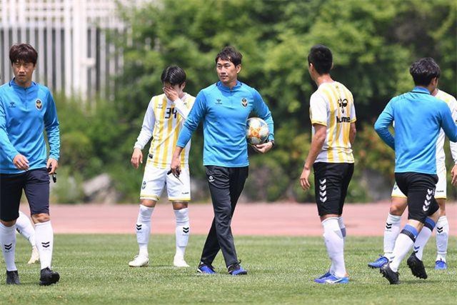 Thầy mới của Công Phượng đưa ra tuyên bố cứng rắn