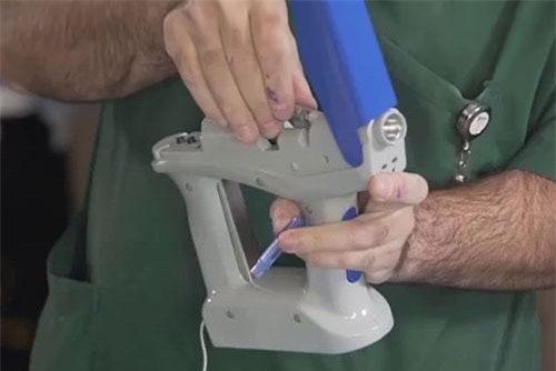 Clip: Israel phát triển loại súng phun chữa bỏng không gây đau đớn