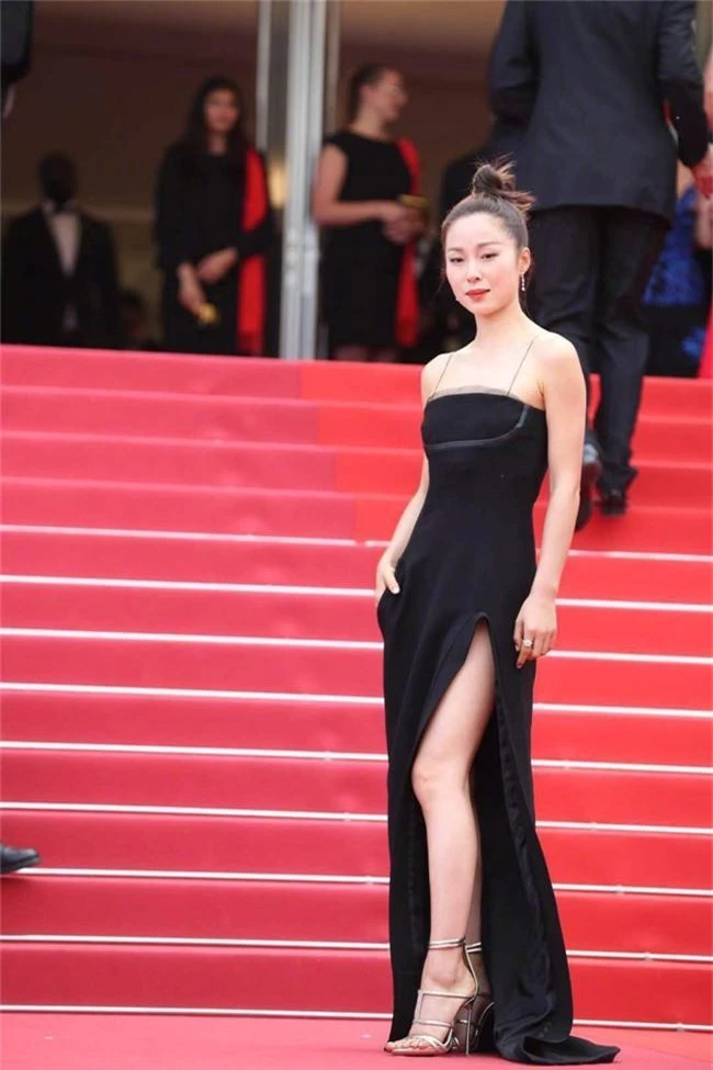 Đệ nhất mỹ nữ Bắc Kinh Cảnh Điềm khoe ngực đầy vẫn bị chê quê mùa, Lý Vũ Xuân khiến ai cũng trầm trồ vì bộ trang phục lông chim kết hợp vảy cá tại Cannes 2019 - Ảnh 11.