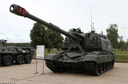 Pháo tự hành 2S19M1 Msta-S nặng 42 tấn, dài tổng thể (gồm cả nòng) 11,92m, chiều dài thân 6,04m, rộng 3,58m, cao 2,98m. Kíp chiến đấu khoảng 5 người.