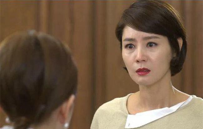 Vừa nói lên suy nghĩ của mình đã bị mẹ chồng quy kết là "cãi chem chẻm", nàng dâu đáp một câu khiến bà im re