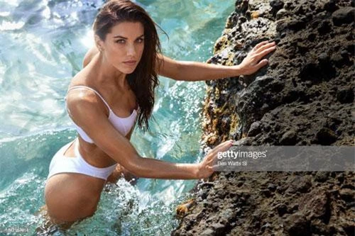 Alex Morgan. Alex Morgan.