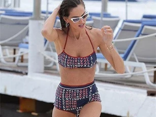 Izabel Goulart khoe dáng săn chắc với bikini 500 USD