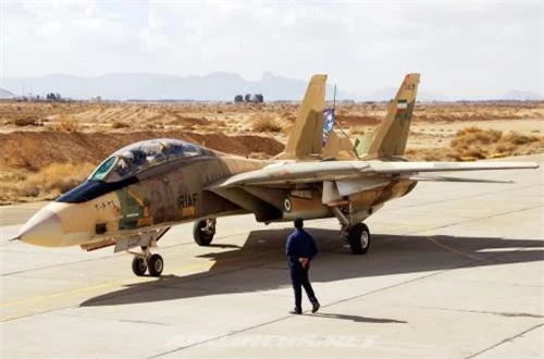 Có thời điểm, số F-14 Tomcat trong Không quân Iran hầu như chỉ còn chục chiếc do thiếu phụ tùng. Tuy nhiên, bằng cách nào đó rất đặc biệt Iran vẫn duy trì được số lượng lớn Tomcat, thậm chí khôi phục được phần lớn các máy bay, chế tạo được hầu hết các loại đạn dược trang bị trên F-14. Và cho tới nay, nó vẫn là tiêm kích “con cưng” của Không quân Iran, là “chỗ dựa vững chắc”.