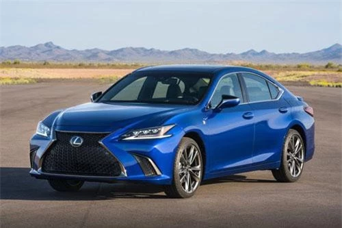 Lexus ES 2019.