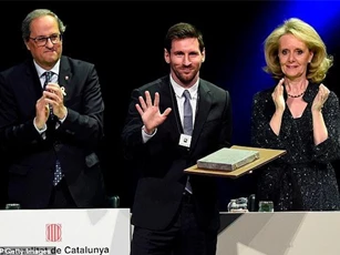 Tiếp bước Cruyff, Messi nhận giải thưởng đặc biệt