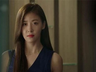 Suýt rơi vào lưới tình với người cũ trong chuyến công tác, vợ trẻ bừng tỉnh khi nhận được tin nhắn của chồng lúc nửa đêm
