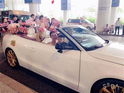 Hoa hậu hoàn vũ nhí 2019 được đón bằng xe sang dát vàng khi trở về Việt Nam