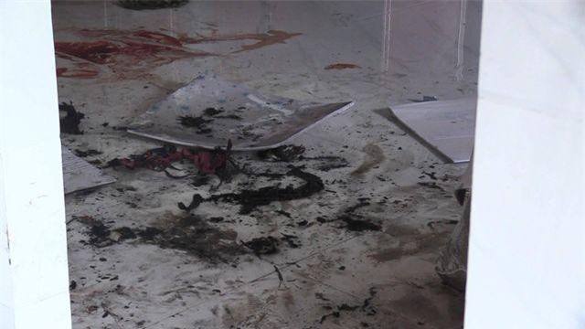 Bình Dương: Đâm vợ trọng thương rồi đổ xăng đốt, 2 người tử vong