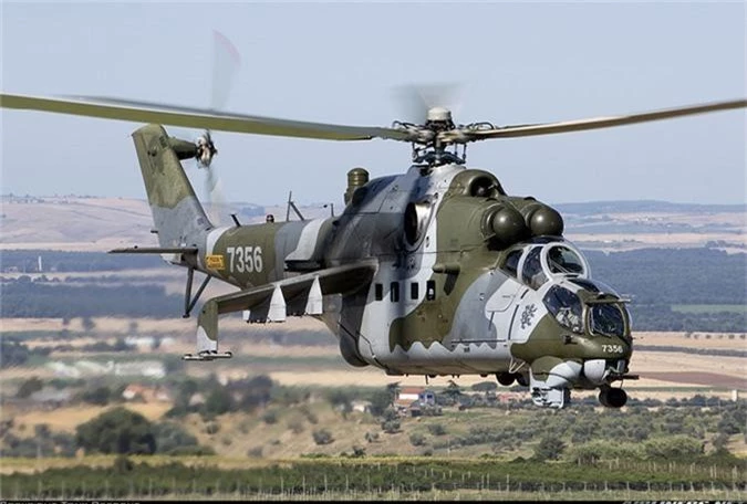 Day truc thang Mi-24 “ve vuon” de ruoc AH-1Z: Sai lam chet nguoi!-Hinh-10