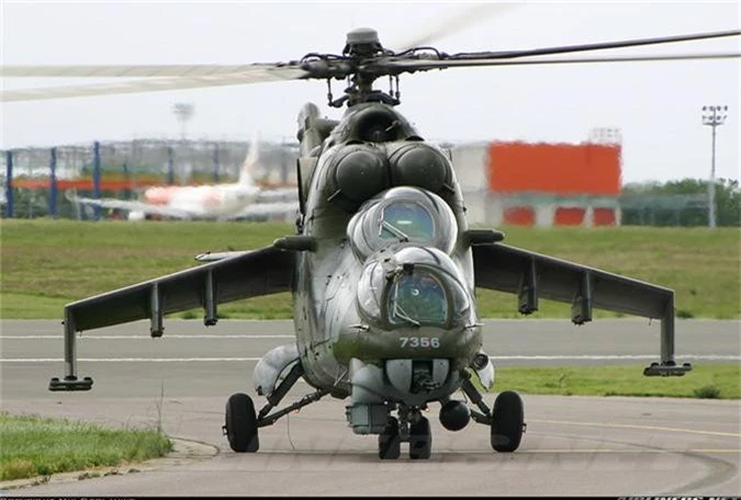 Day truc thang Mi-24 “ve vuon” de ruoc AH-1Z: Sai lam chet nguoi!-Hinh-4