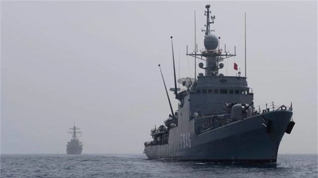 Hai tàu chiến Mỹ chở tên lửa hành trình tới vùng biển gần Iran - 1