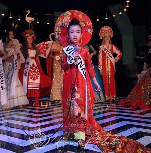 Nguyễn Ngọc Bảo Anh - cô bé 7 tuổi vừa đăng quang Hoa hậu hoàn vũ nhí 2019 - được đón bằng xe sang dát vàng khi trở về Việt Nam - Ảnh 5.