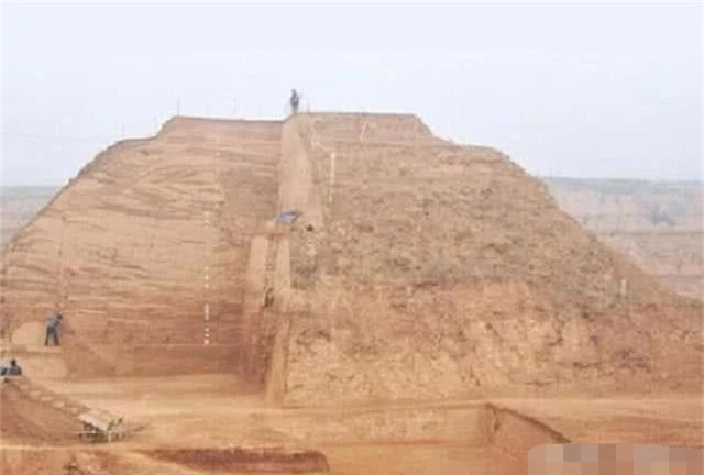 Khai quật mộ nghi của người đã ám sát Tần Thủy Hoàng, các nhà khảo cổ nhận bất ngờ lớn - Ảnh 2.