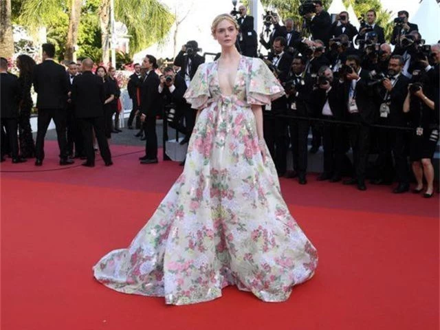 Những người đẹp thu hút mọi ánh nhìn trên thảm đỏ Cannes - 17