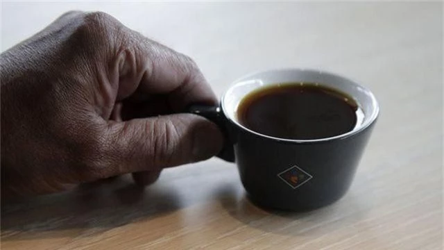 Tách cà phê đắt nhất thế giới giá gần 2 triệu đồng có gì đặc biệt? - 1