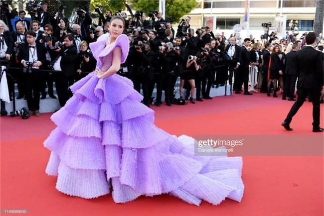 Thảm đỏ Cannes 2019 ngày thứ 3: Mỹ nữ Thái Lan chiếm spotlight vì bộ cánh táo bạo, Hoa hậu thế giới lại kém sắc hơn vì thân hình tăng cân - Ảnh 1.