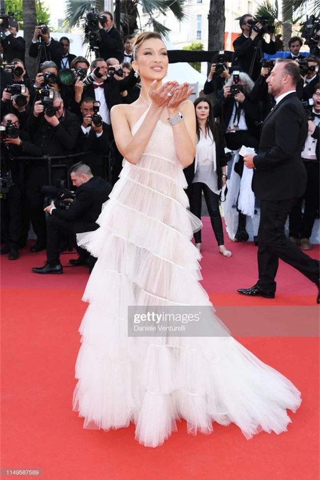 Thảm đỏ Cannes 2019 ngày thứ 3: Mỹ nữ Thái Lan chiếm spotlight vì bộ cánh táo bạo, Hoa hậu thế giới lại kém sắc hơn vì thân hình tăng cân - Ảnh 8.