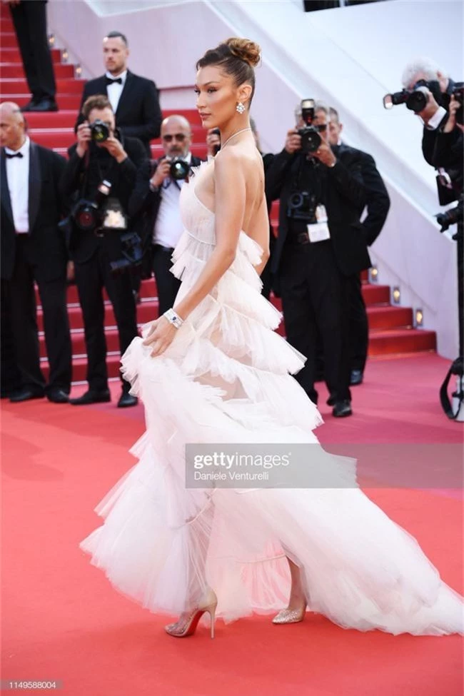 Thảm đỏ Cannes 2019 ngày thứ 3: Mỹ nữ Thái Lan chiếm spotlight vì bộ cánh táo bạo, Hoa hậu thế giới lại kém sắc hơn vì thân hình tăng cân - Ảnh 9.